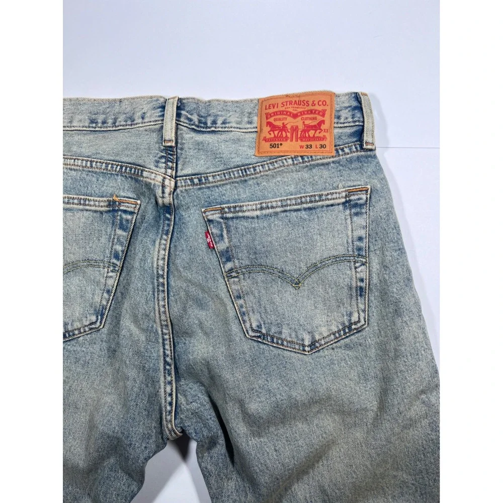Levis 501 Original Fit Jeans Mens 33x30 Light Blue Acid Wash Button Fly Straight